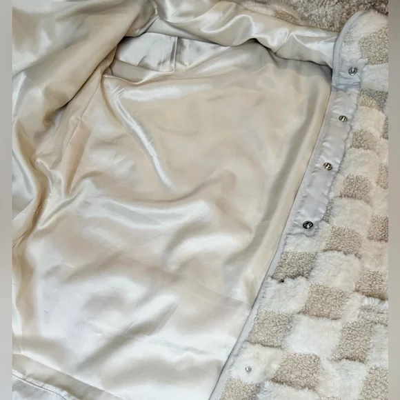 NWOT Checkered Sherpa Jacket Women’s Oversized Fleece White Tan Checker Coat - Picture 10 of 14